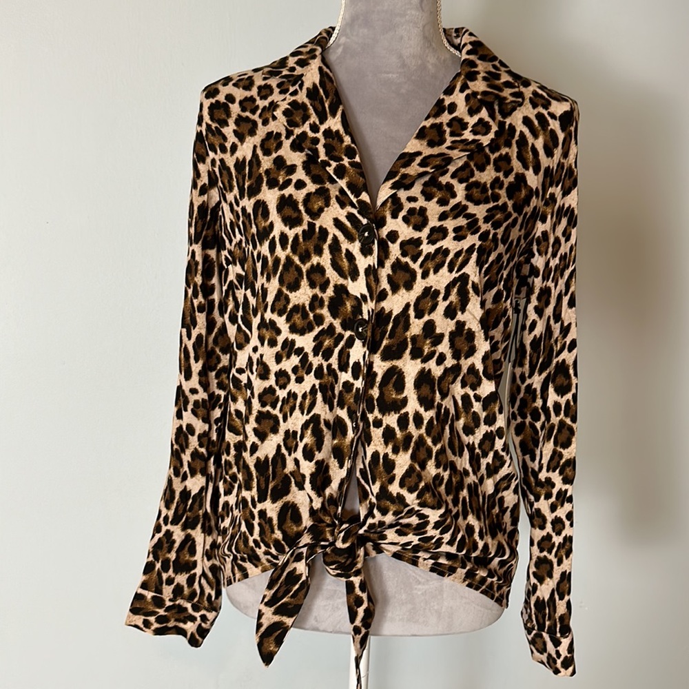 NWT Dex animal print long sleeve button down blouse with front tie. Size small